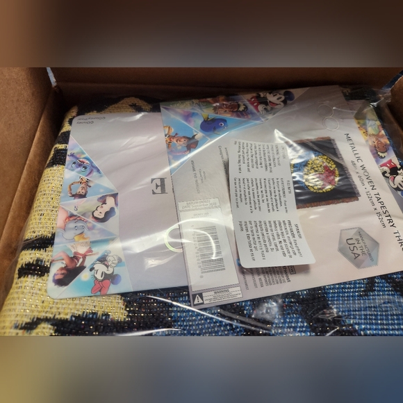 DISNEY, 100 ANNIVERSARY METALLIC WOVEN TAPESTRY THROW, #605 OF 1403,LIMITED ED. - Picture 7 of 14